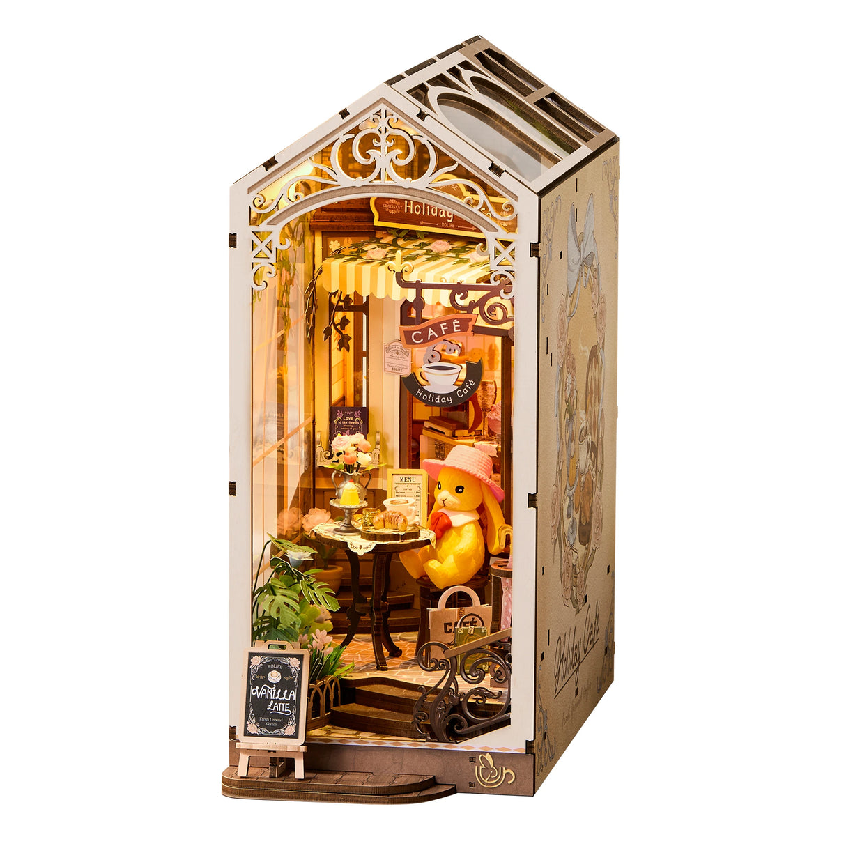 Miniatur-Puppenhaus-Café mit einem Hasen, der an einem Tisch sitzt