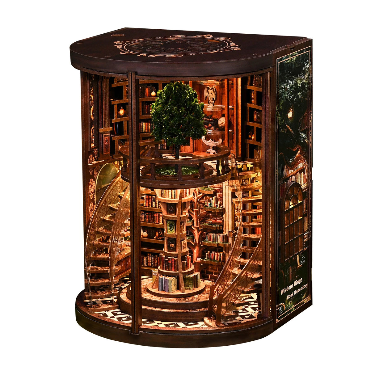 Miniatur-Bücherregal mit Wendeltreppe und Baum in der Mitte