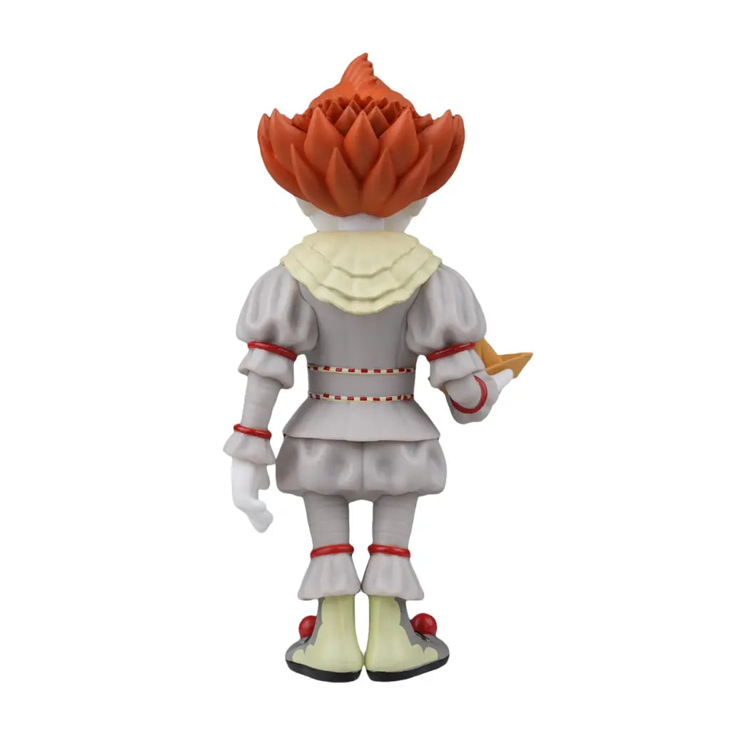Pennywise Figur von hinten mit orangefarbenem Haar und grauem Kostüm