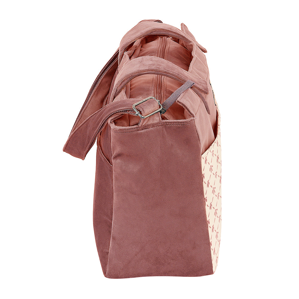 Rosa Wickeltasche mit verstellbarem Riemen und gemustertem Seitenfach