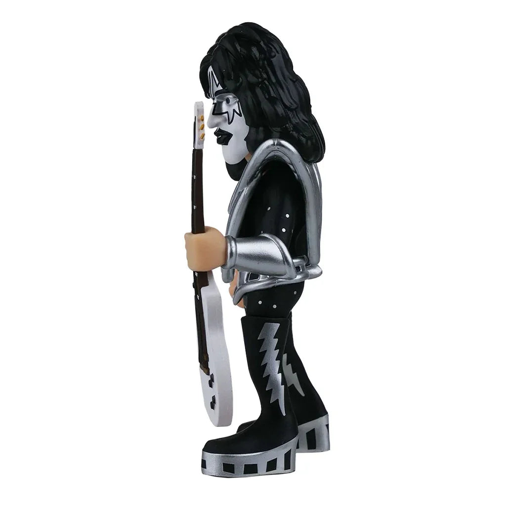 Spielfigur eines Kiss Musikers mit Gitarre in Seitenansicht