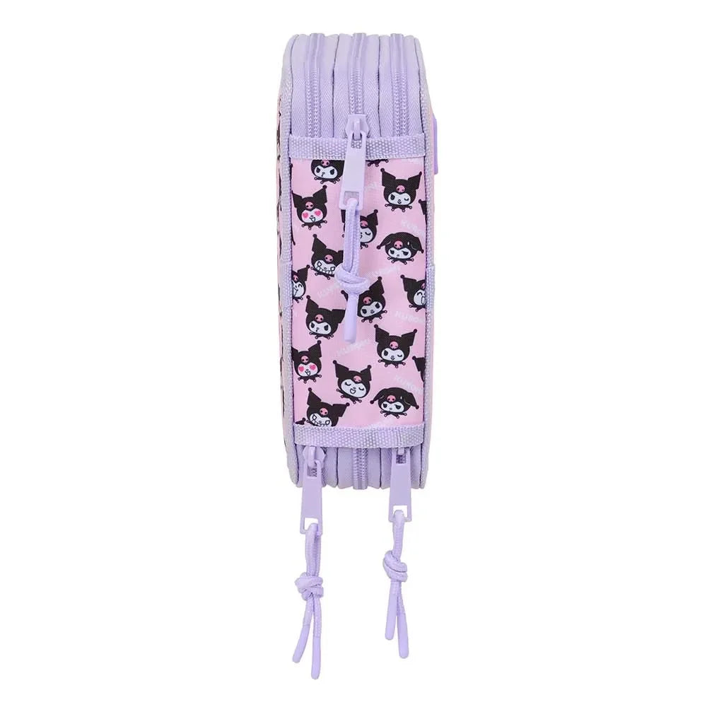 Lila Federmäppchen mit schwarzem Kuromi-Muster auf rosa Hintergrund und Reißverschlüssen