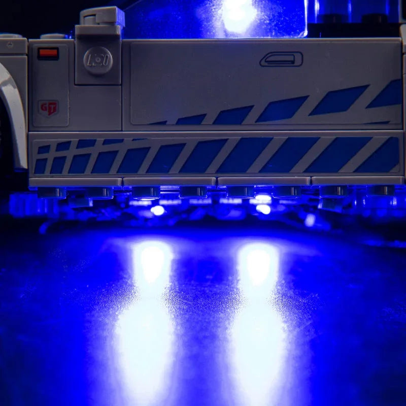 Graues Lego Modellauto mit blauer Unterbodenbeleuchtung