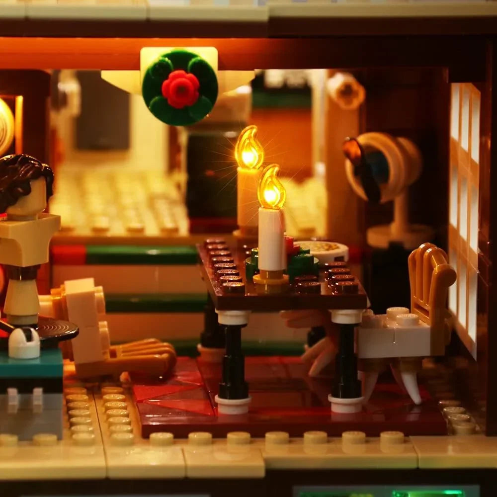 Beleuchtetes Lego Esszimmer mit zwei Kerzen auf dem Tisch
