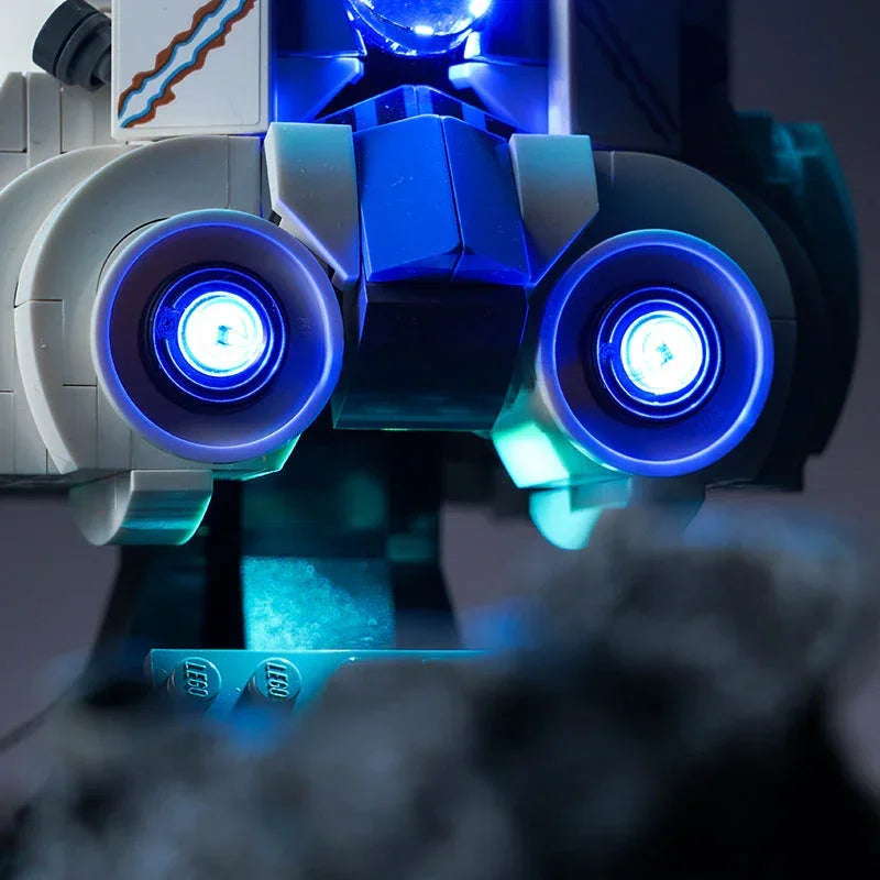 Nahaufnahme eines beleuchteten Lego Modells mit blauen LED Lichtern