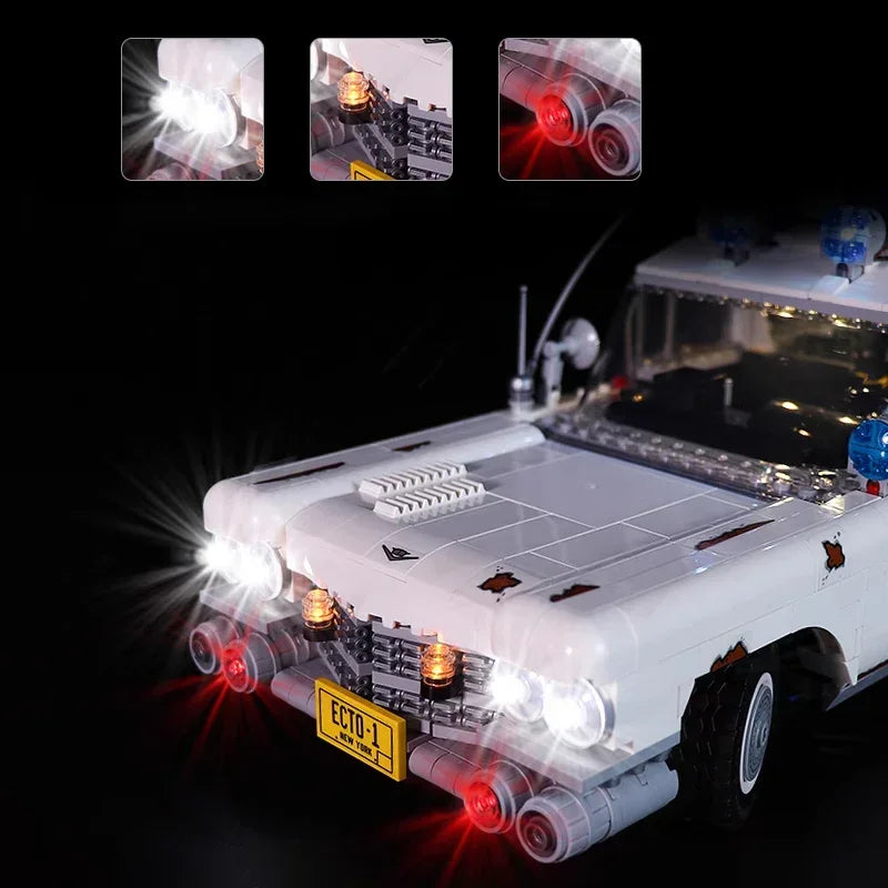 Beleuchtetes Lego Modell des Ecto-1 Autos mit leuchtenden Scheinwerfern und Blaulichtern