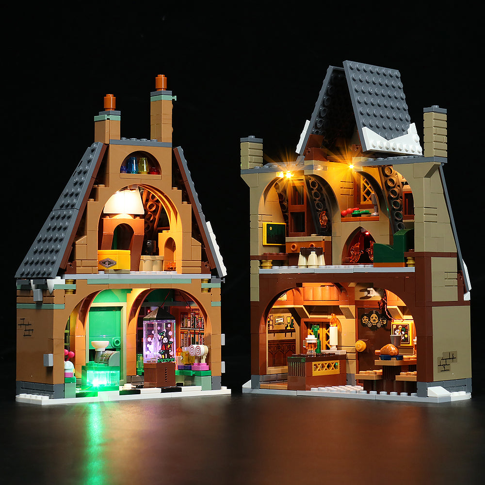 Beleuchtetes Lego Harry Potter Set mit zwei Gebäuden vor schwarzem Hintergrund