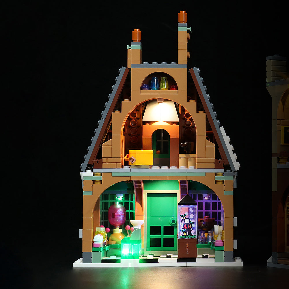 Beleuchtetes Lego Harry Potter Haus mit grüner Tür und detaillierter Inneneinrichtung