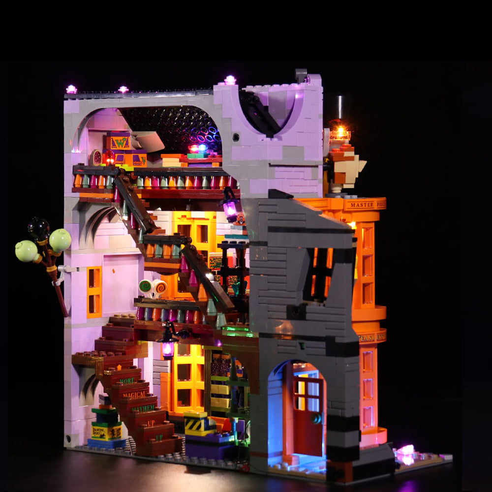 Beleuchtetes Lego Modell eines magischen Ladens mit Treppen und Regalen