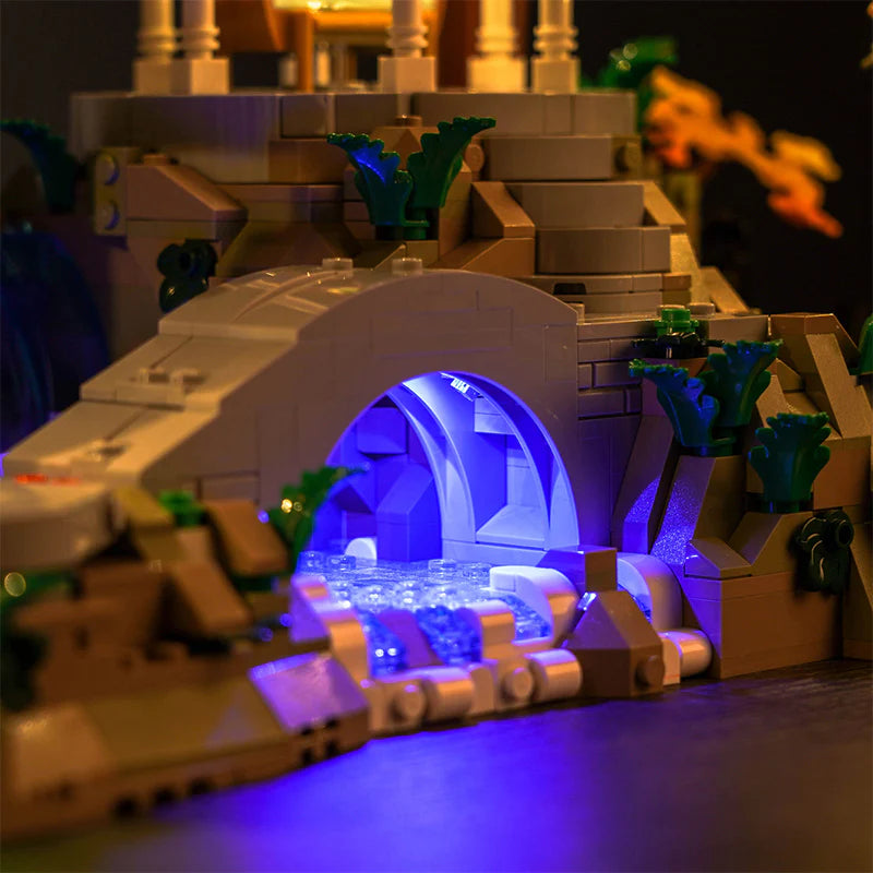 Beleuchtetes Lego Modell einer steinernen Brücke mit blauem Lichteffekt im Tunnel