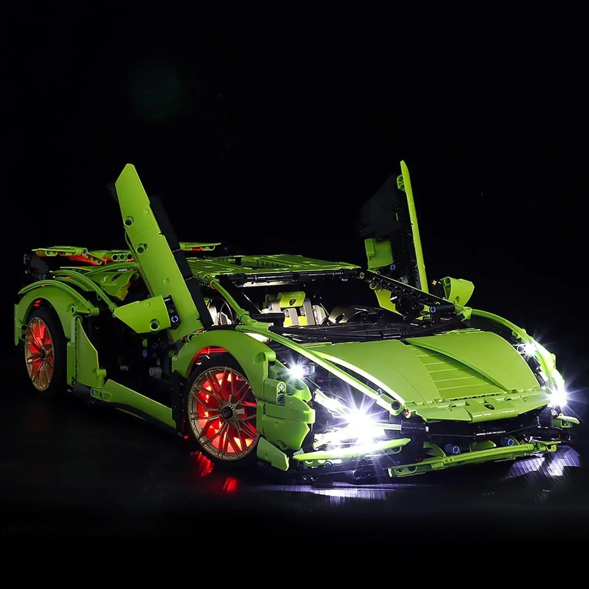 Gruenes Lego Technic Modell eines Lamborghini mit leuchtenden Scheinwerfern und geoeffneten Tueren