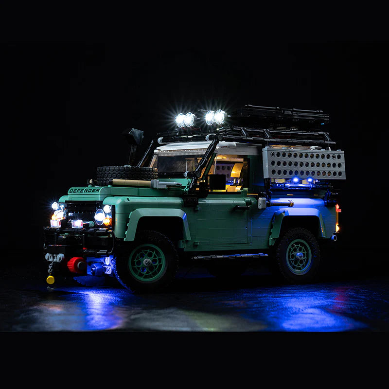 Beleuchtetes Lego Land Rover Defender Modell vor schwarzem Hintergrund