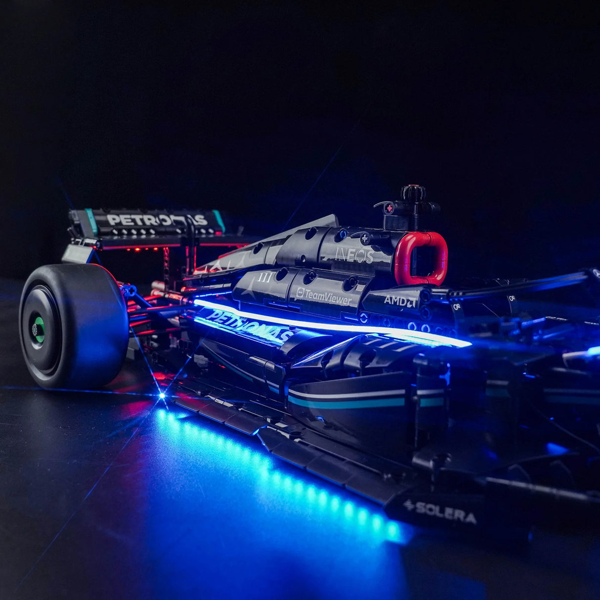 Lego Technic Mercedes Formel 1 Rennwagen Modell mit blauer LED Beleuchtung
