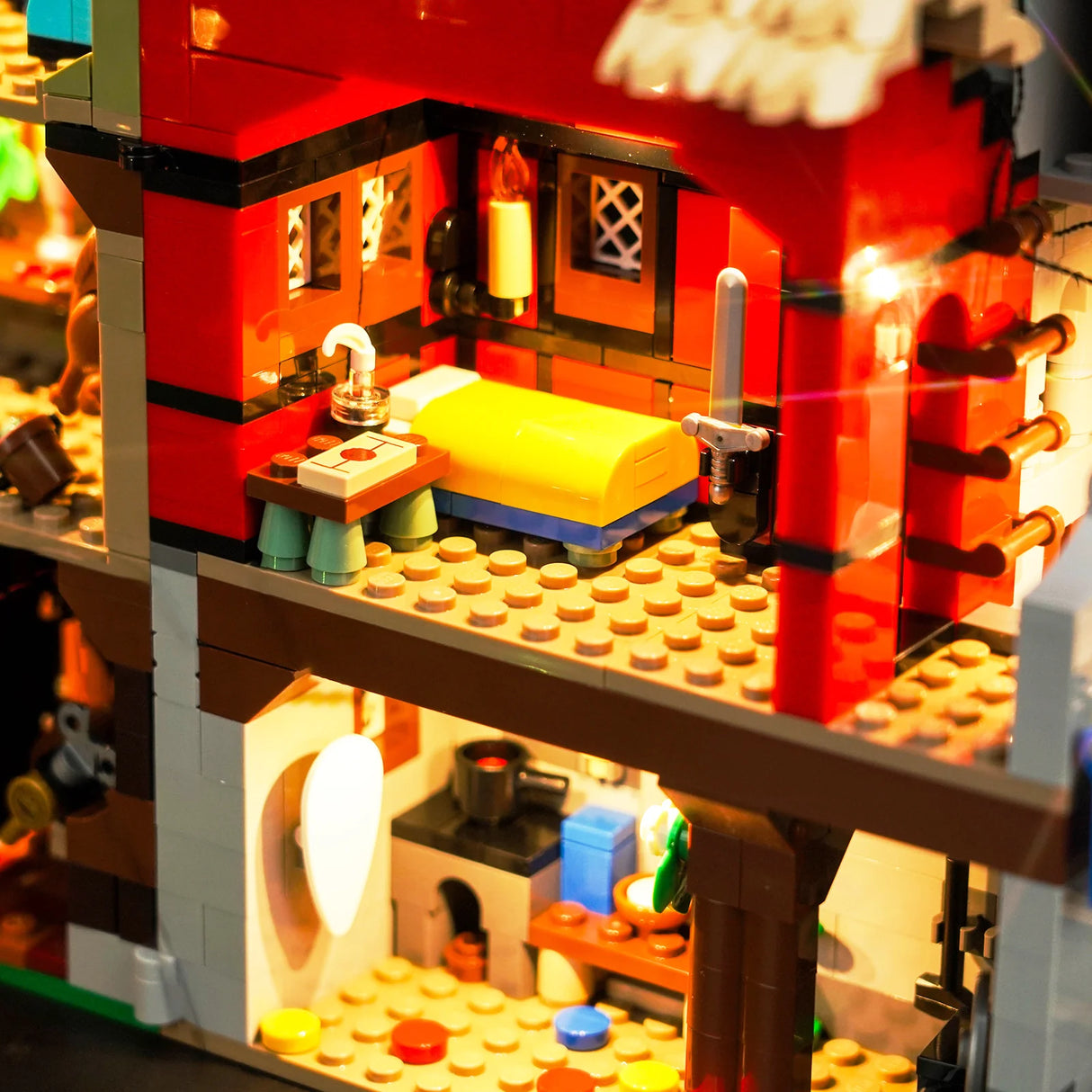 Beleuchtetes Lego Haus mit Schlafzimmer und Küche