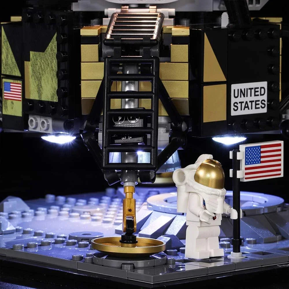 Lego Mondlandefaehre mit Astronautenfigur und US Flagge
