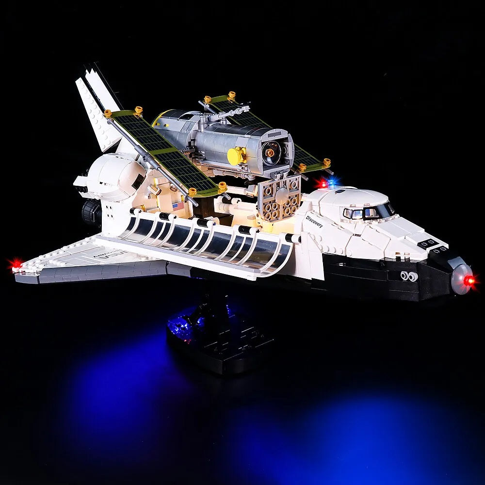 Beleuchtetes Lego Modell des Space Shuttle Discovery mit Hubble Weltraumteleskop