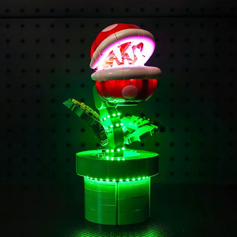 Beleuchtetes Lego Modell einer Piranha Pflanze in einem grünen Topf