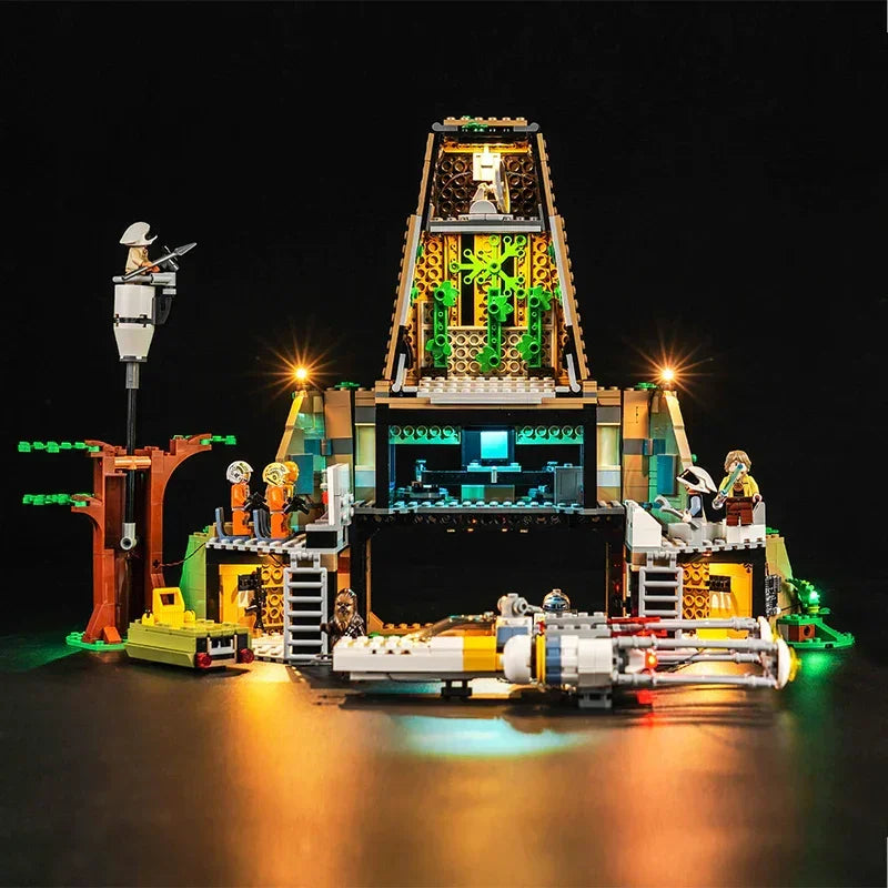 Beleuchtetes Lego Star Wars Yavin 4 Rebellenstützpunkt Set mit Minifiguren und Raumschiff