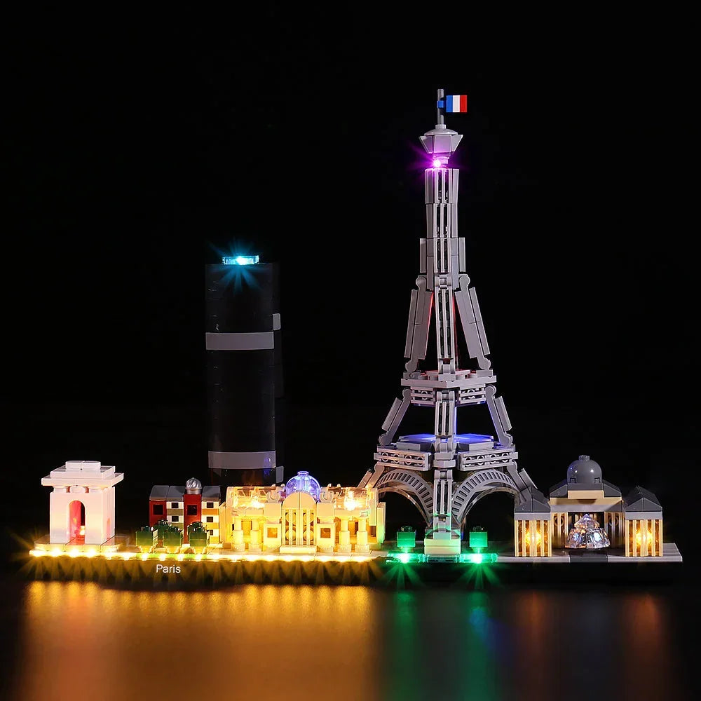 Beleuchtetes Lego Architektur Modell der Pariser Skyline mit Eiffelturm vor schwarzem Hintergrund