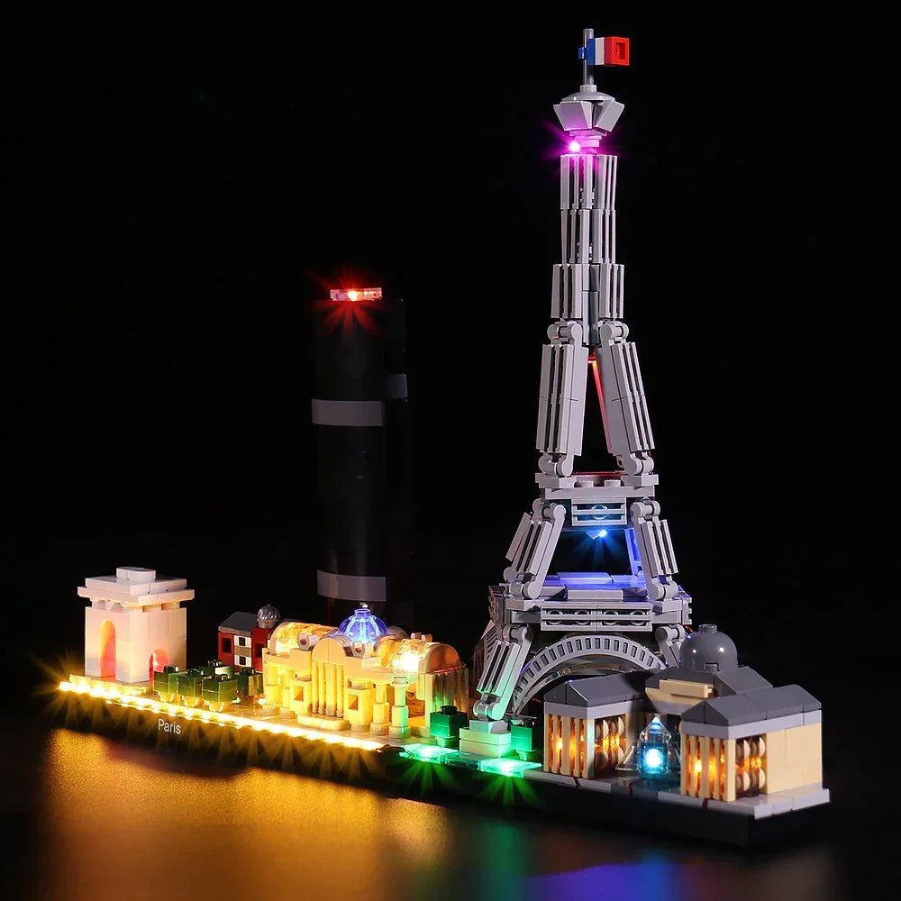 Beleuchtetes Lego Architektur Modell der Pariser Skyline mit Eiffelturm vor schwarzem Hintergrund