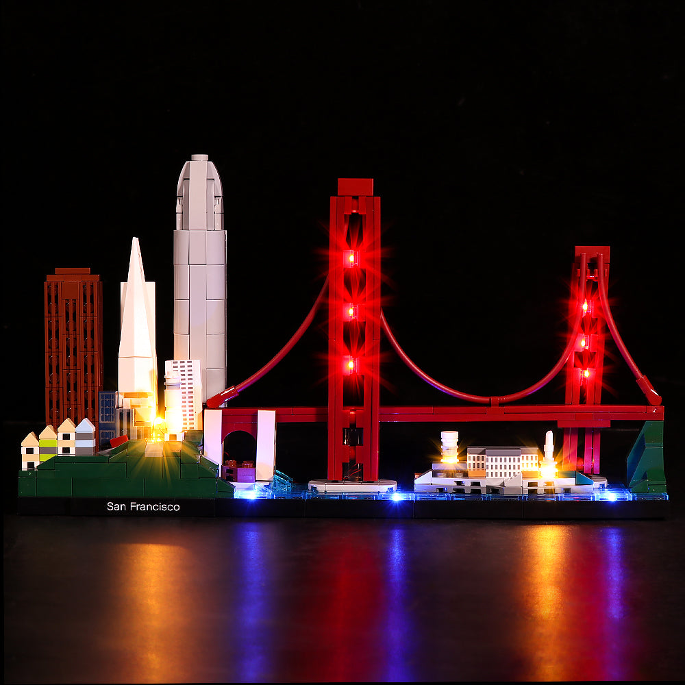 Beleuchtetes Lego Modell der Skyline von San Francisco mit Golden Gate Bridge vor schwarzem Hintergrund