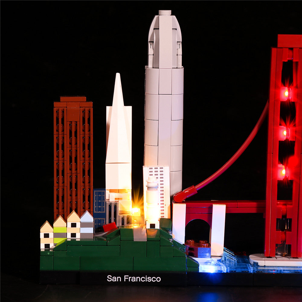 Beleuchtetes Lego Modell der Skyline von San Francisco mit Golden Gate Bridge und Wolkenkratzern