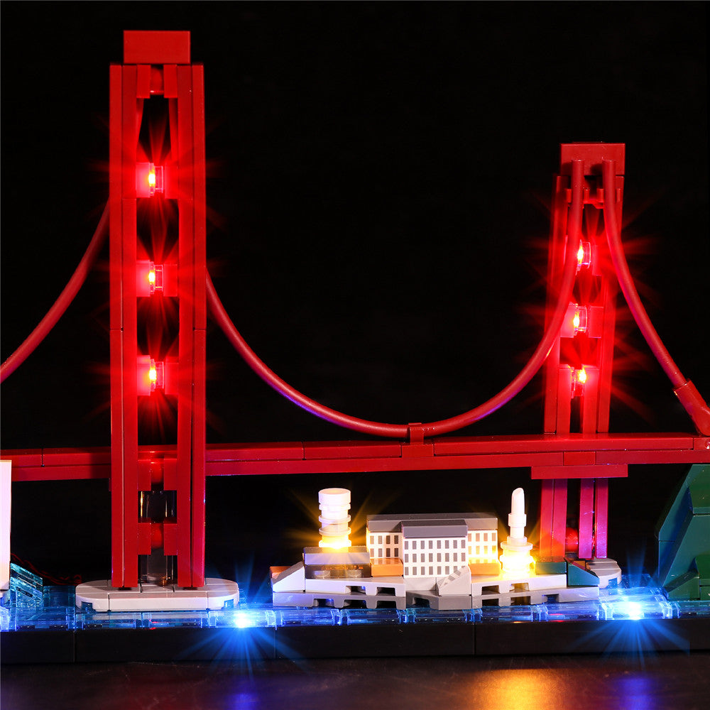 Beleuchtetes Modell der Golden Gate Bridge aus Klemmbausteinen vor schwarzem Hintergrund