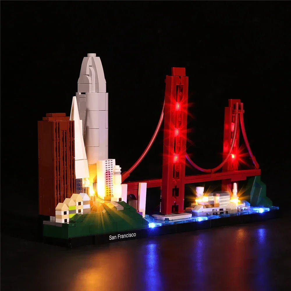 Beleuchtetes Lego Modell der Skyline von San Francisco mit Golden Gate Bridge