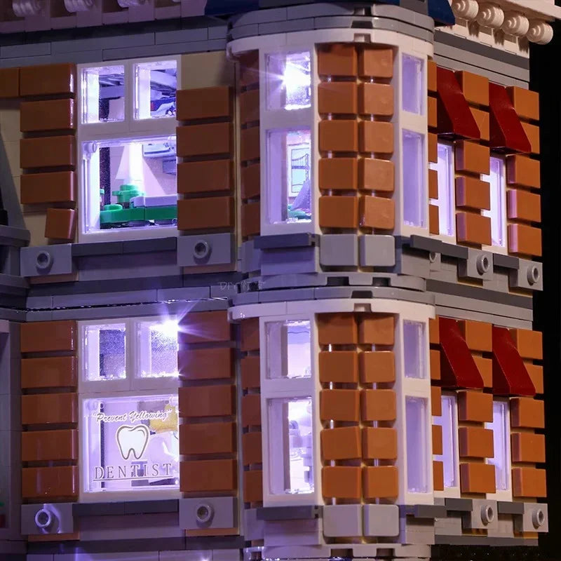 Beleuchtete Fassade eines Lego Gebaeudes mit Zahnarztpraxis Schild