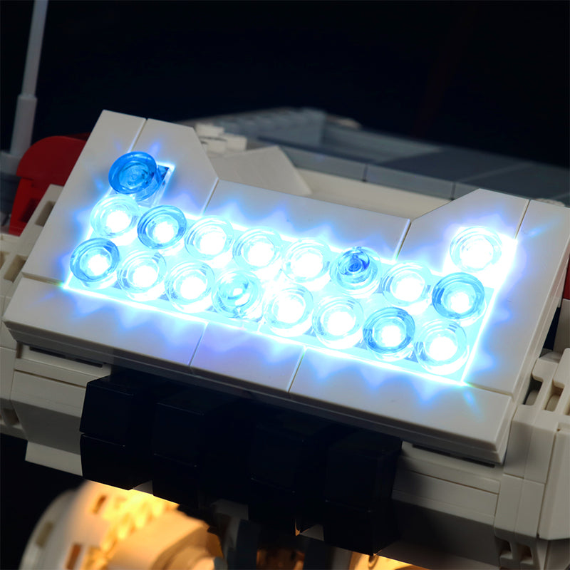 Weißes Bausteinmodell mit leuchtenden blauen LED Lichtern