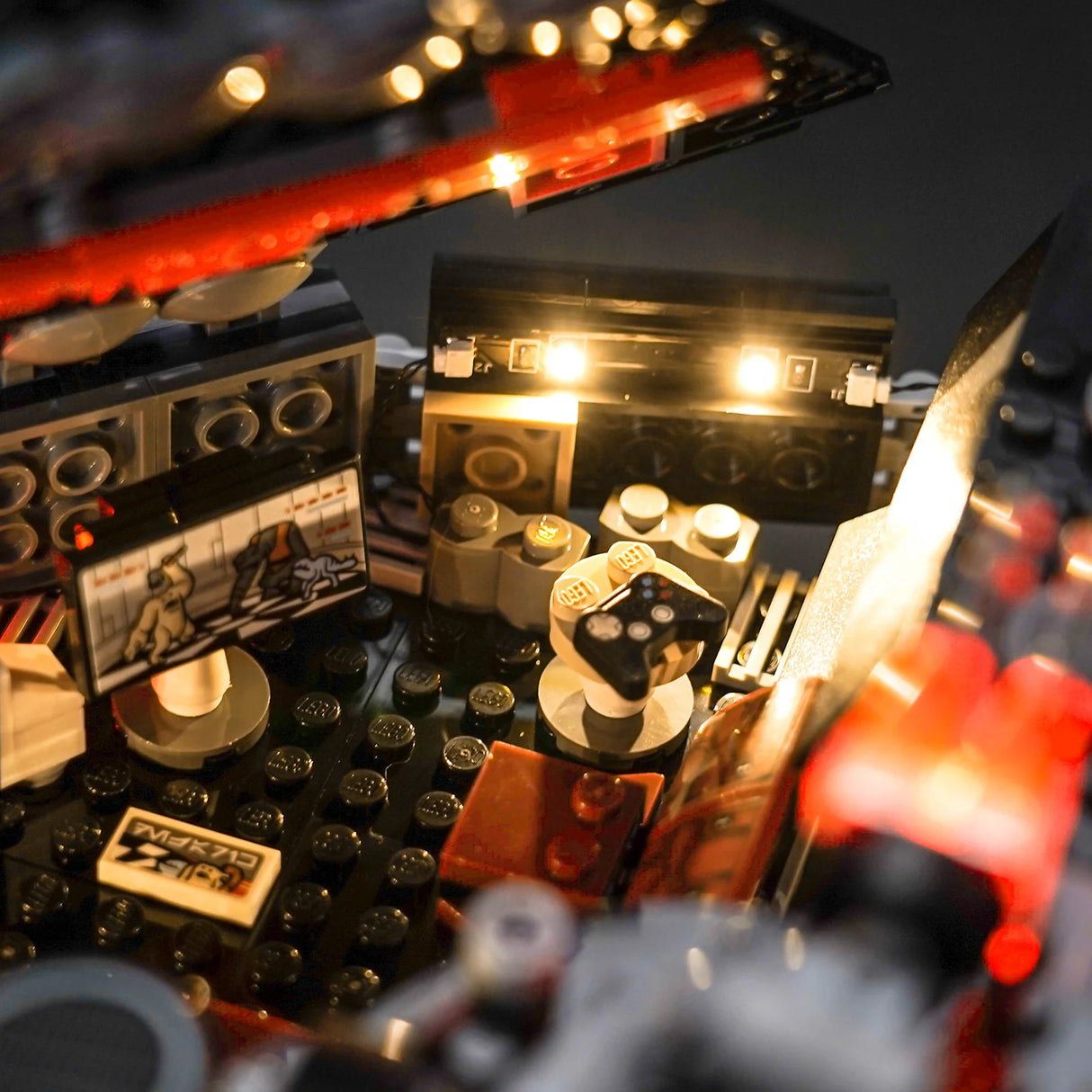 Beleuchtetes Lego Modell eines Gaming Zimmers mit Controller und Bildschirm