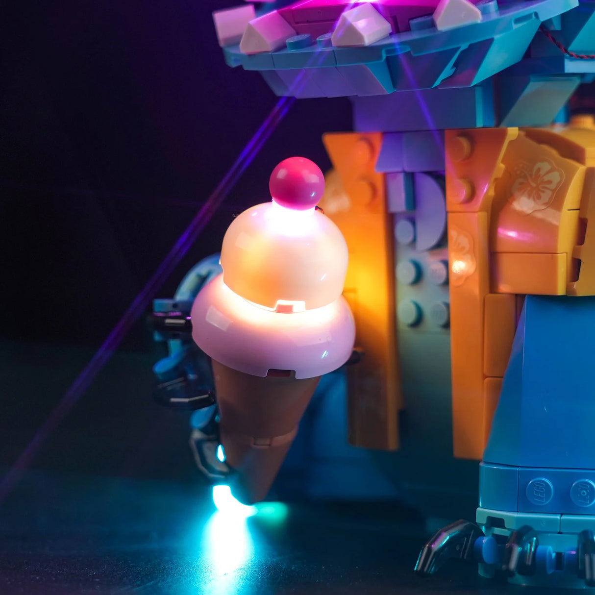 Beleuchtetes Eiscreme Modell aus Bausteinen