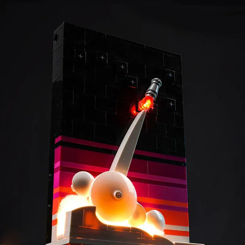 Beleuchtetes Lego Modell einer Rakete vor einer schwarzen Wand mit Sternen