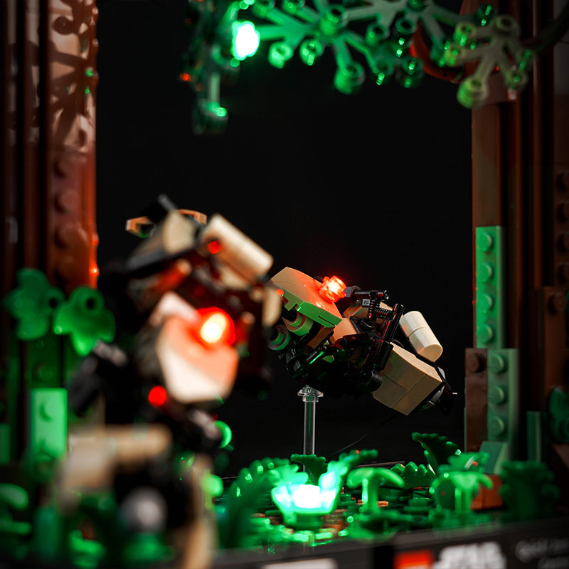 Beleuchtetes Lego Star Wars Modell in einer dunklen Waldumgebung