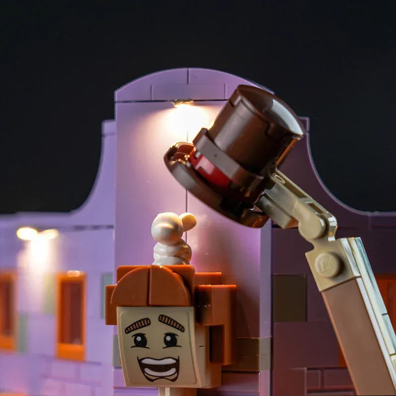Lego Figur mit braunem Hut vor einer beleuchteten lila Wand