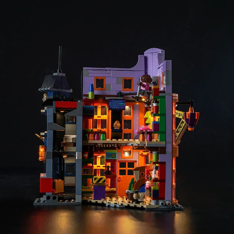 Beleuchtetes Lego Modell eines mehrstöckigen Gebäudes mit vielen Details
