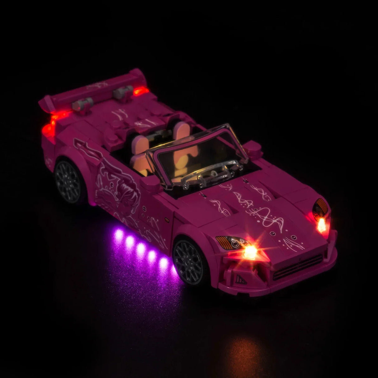 Pinkes Spielzeugauto mit leuchtenden Scheinwerfern, Rücklichtern und Unterbodenbeleuchtung