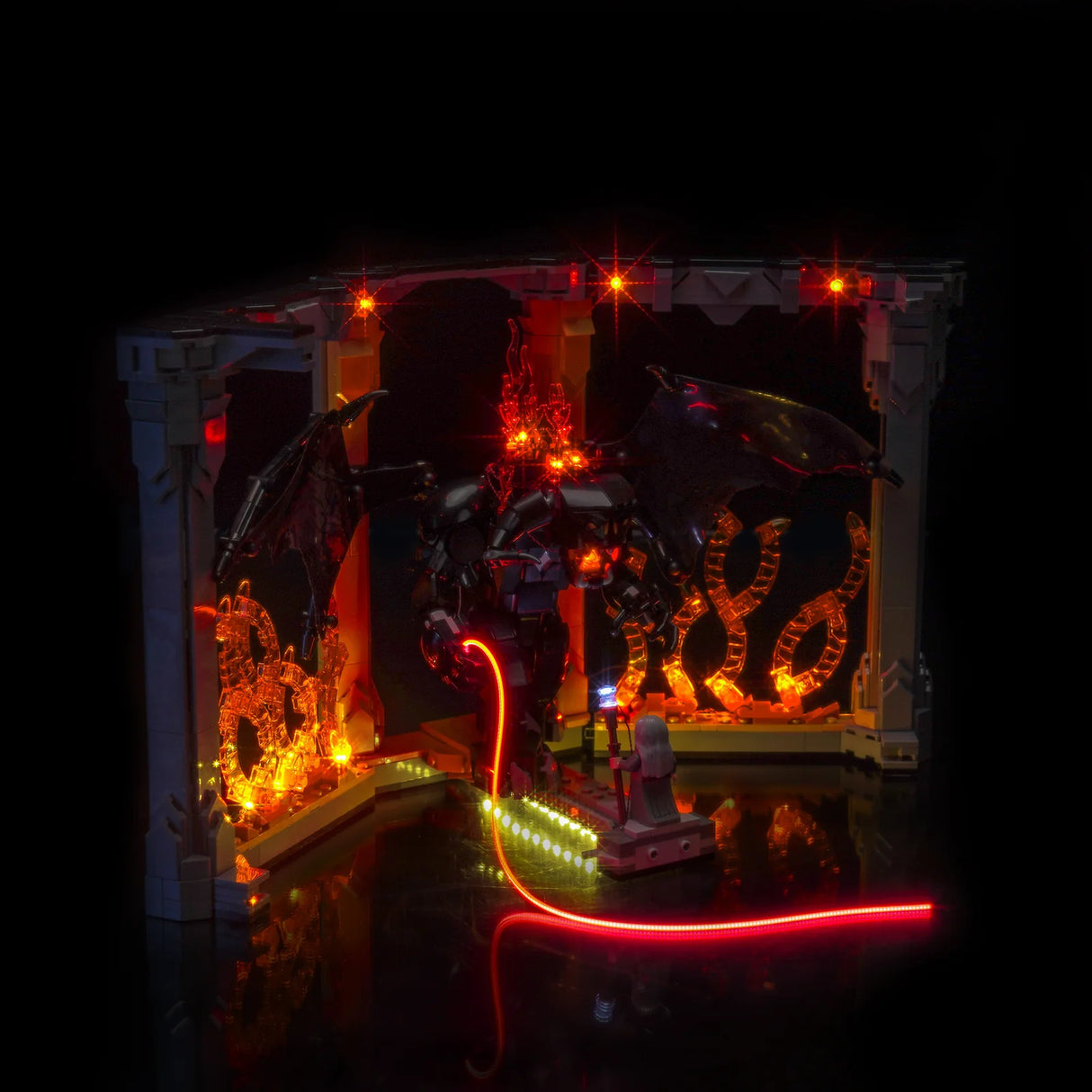 Beleuchtetes LEGO Balrog Modell mit roten und gelben Lichtern