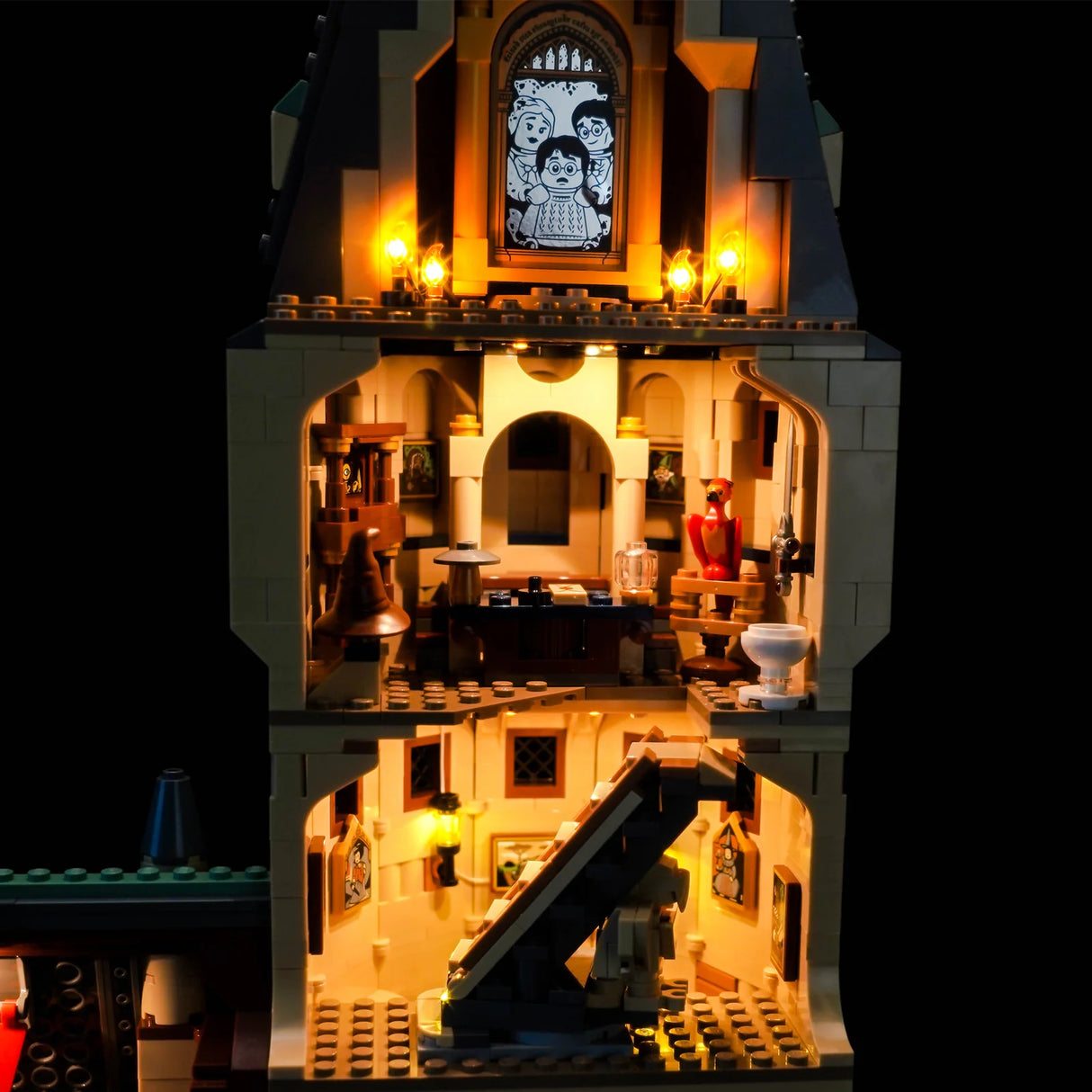 Beleuchtetes LEGO Hogwarts Schloss mit Harry Potter Figuren und Treppen