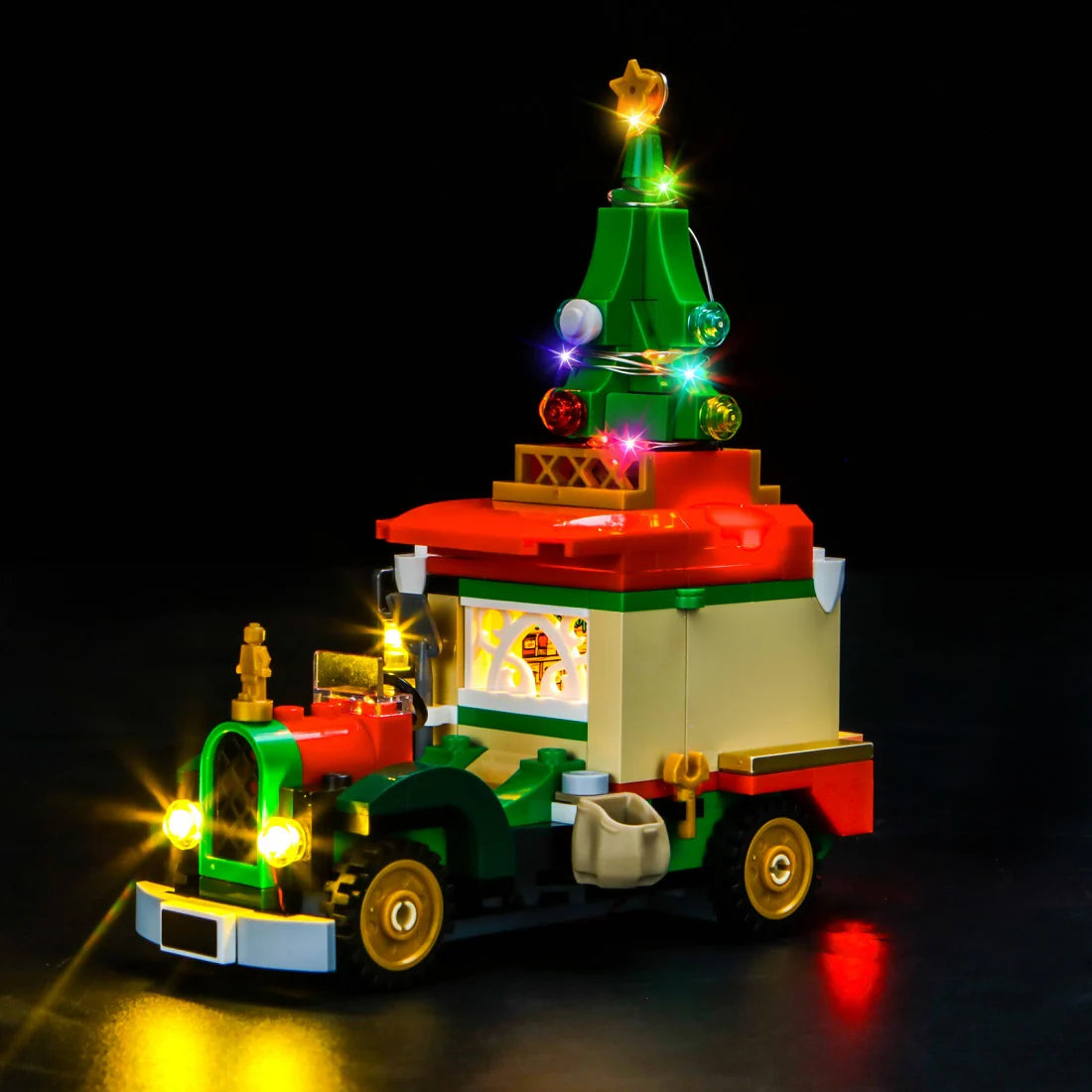 Beleuchtetes Lego Weihnachtsauto mit Tannenbaum auf dem Dach