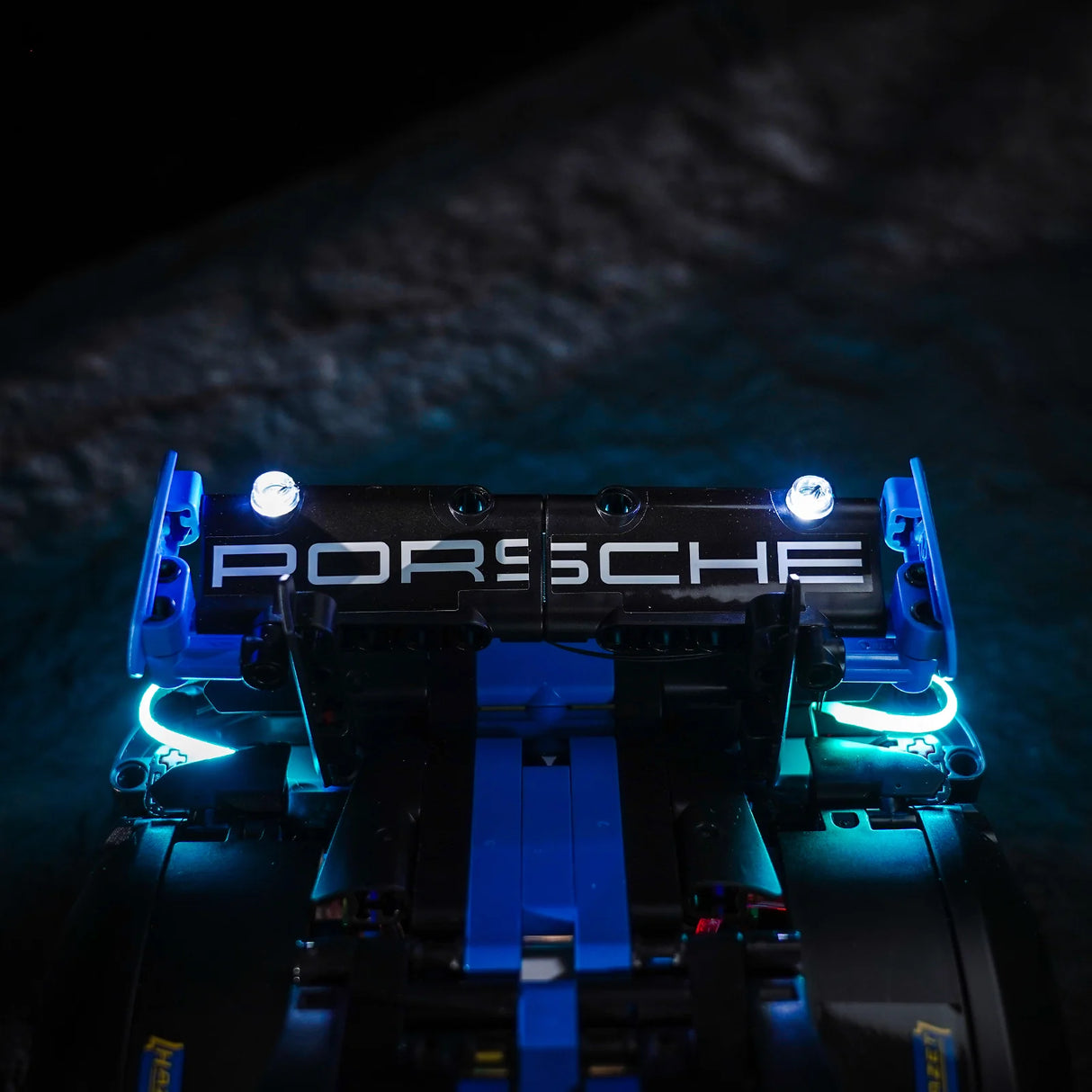 Porsche Modellauto mit blauen Lichtern