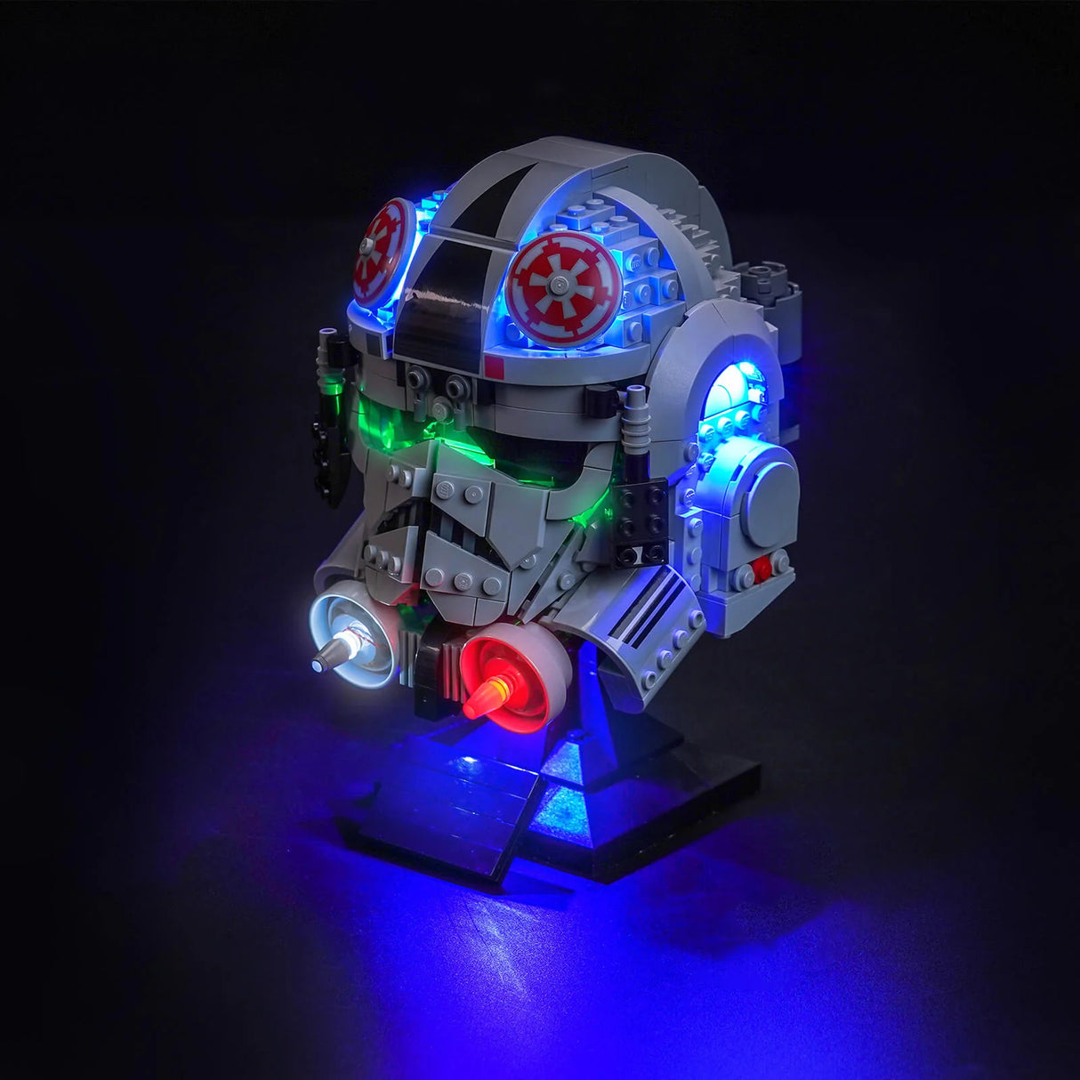 Beleuchteter LEGO Star Wars Scout Trooper Helm auf schwarzem Ständer