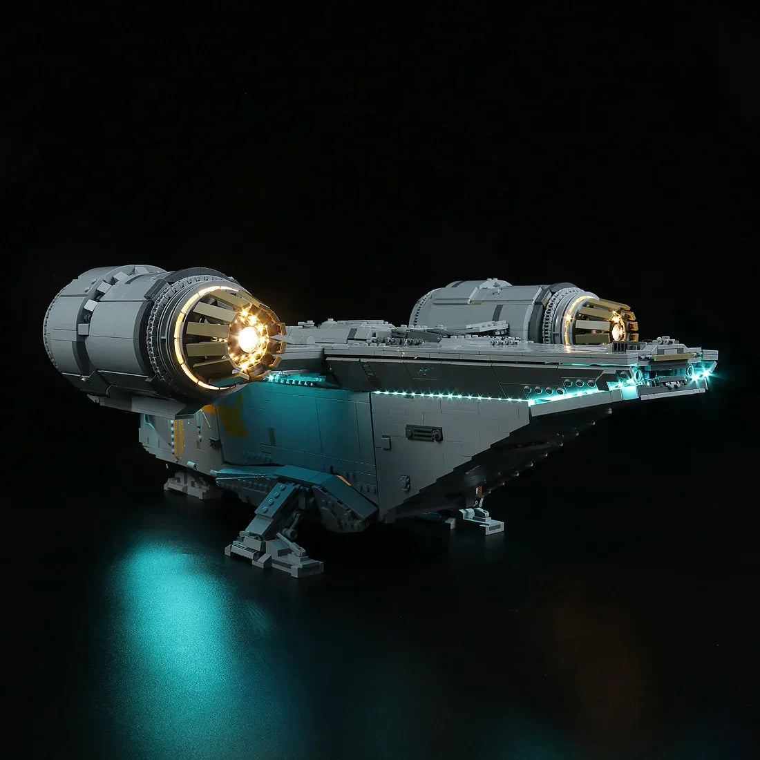 LEGO Star Wars Razor Crest Modell mit leuchtenden Triebwerken und Unterbodenbeleuchtung