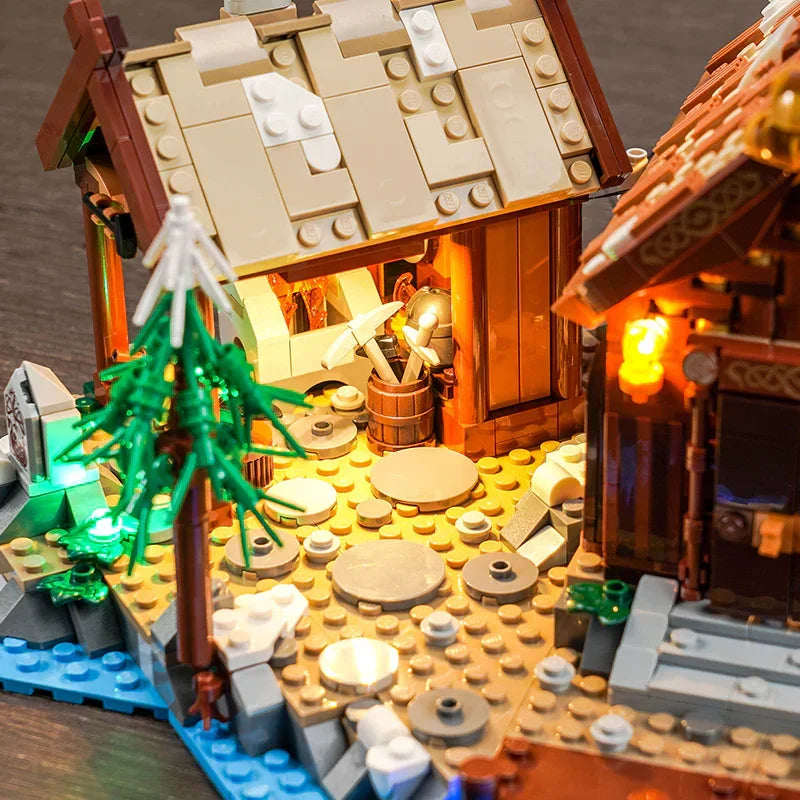 Lego-Modell eines Dorfes mit zwei Häusern, einem Baum und einem Fluss