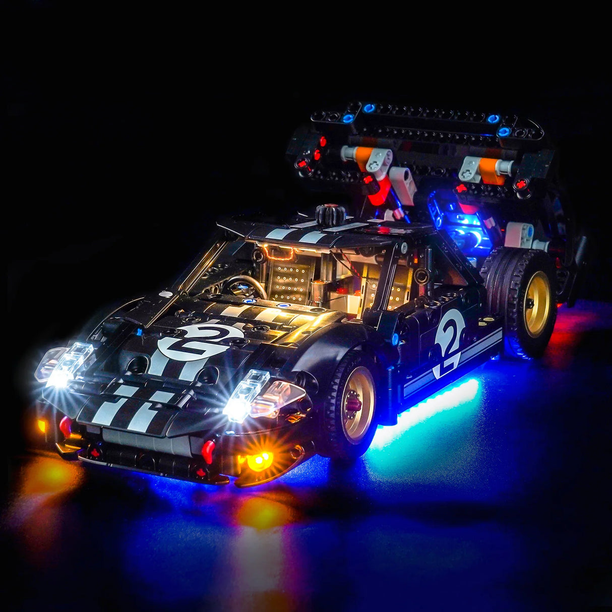 Beleuchtetes Lego Technic Ford GT Modellauto in Schwarz mit weißen Streifen und der Nummer 2