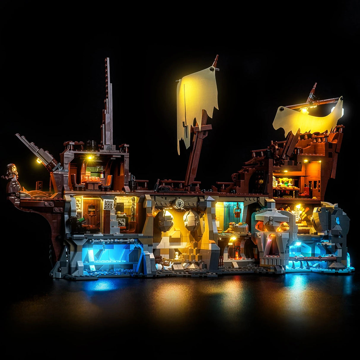 Beleuchtetes LEGO Piratenschiff mit Segeln und Innenräumen