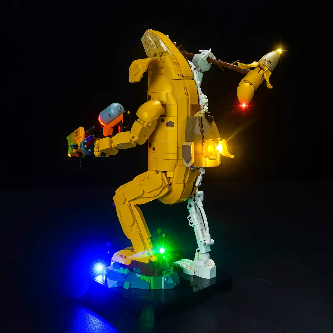 Beleuchtete LEGO Bananenfigur mit Rakete und Waffe