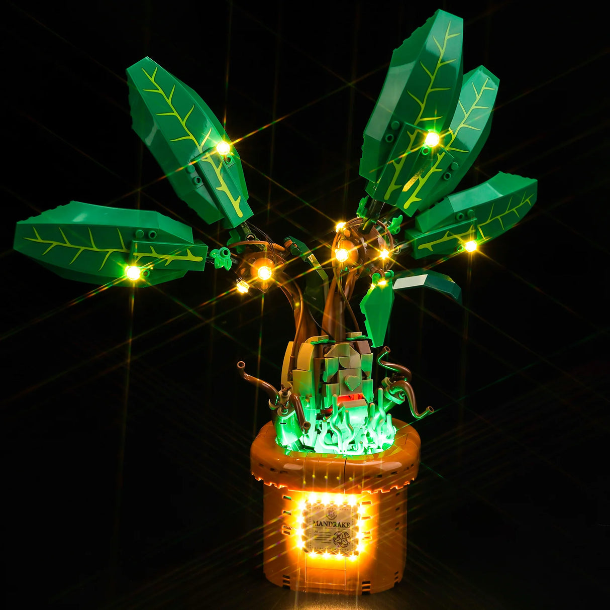 Beleuchtetes LEGO Mandrake Modell mit grünen Blättern und leuchtendem Topf