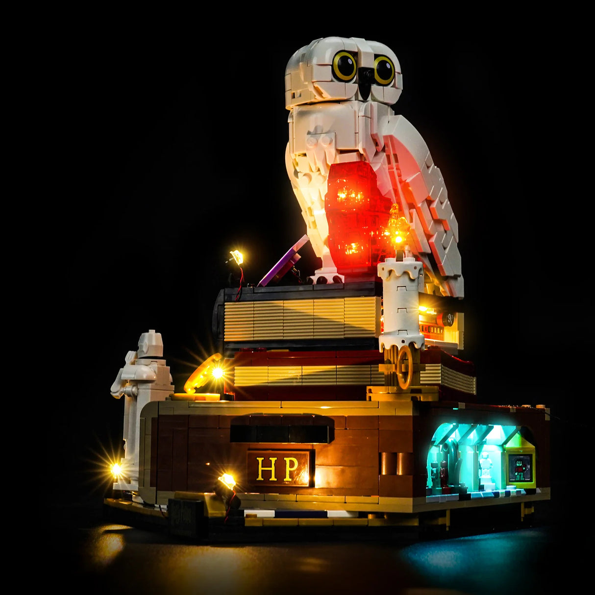 Lego Harry Potter Hedwig Eule auf Büchern mit Lichtern