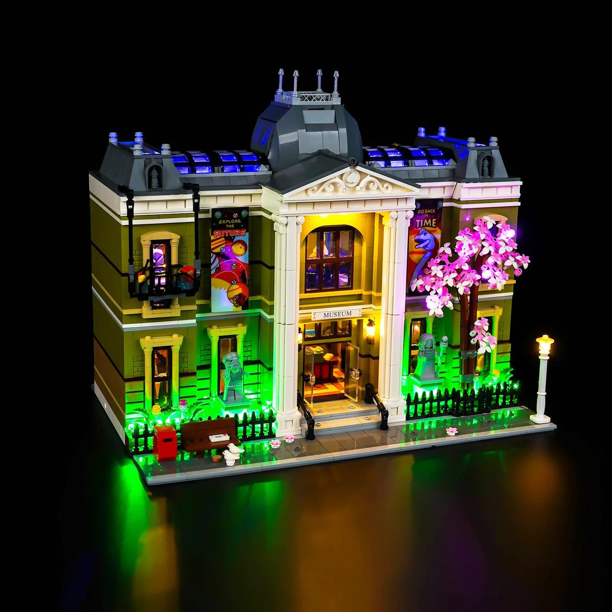 Beleuchtetes LEGO Museum mit grünen, blauen und rosa Lichtern